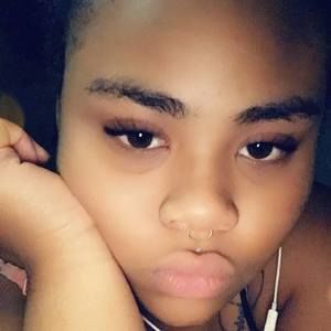 Meet your Posher, Kenzie